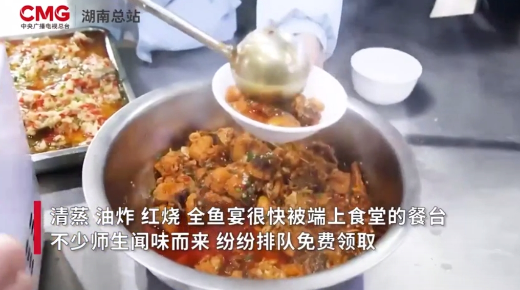 高校内湖捞3000斤鱼直送食堂,画面曝光,网友:这鱼真大!