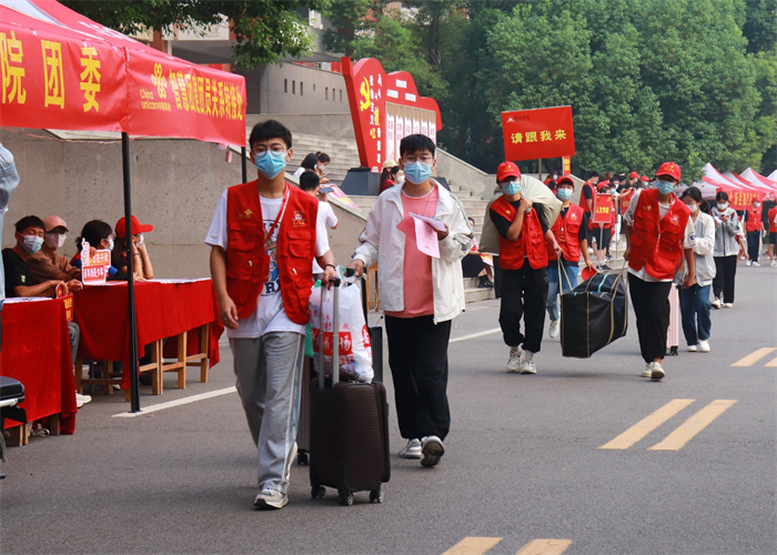 商丘学院:九月校园绽芳华,志愿领航迎新生9