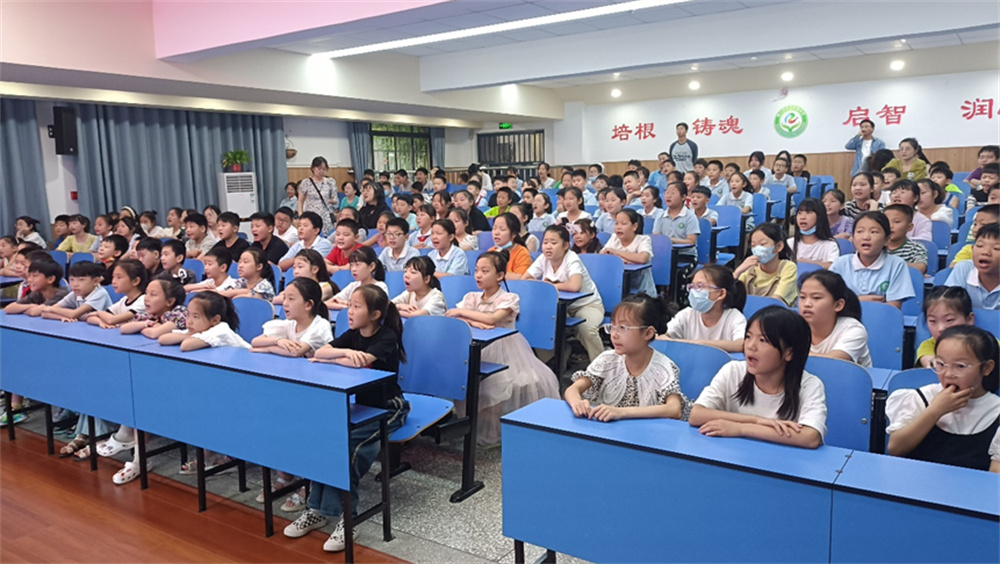 洛小伊 洛阳师范学院3