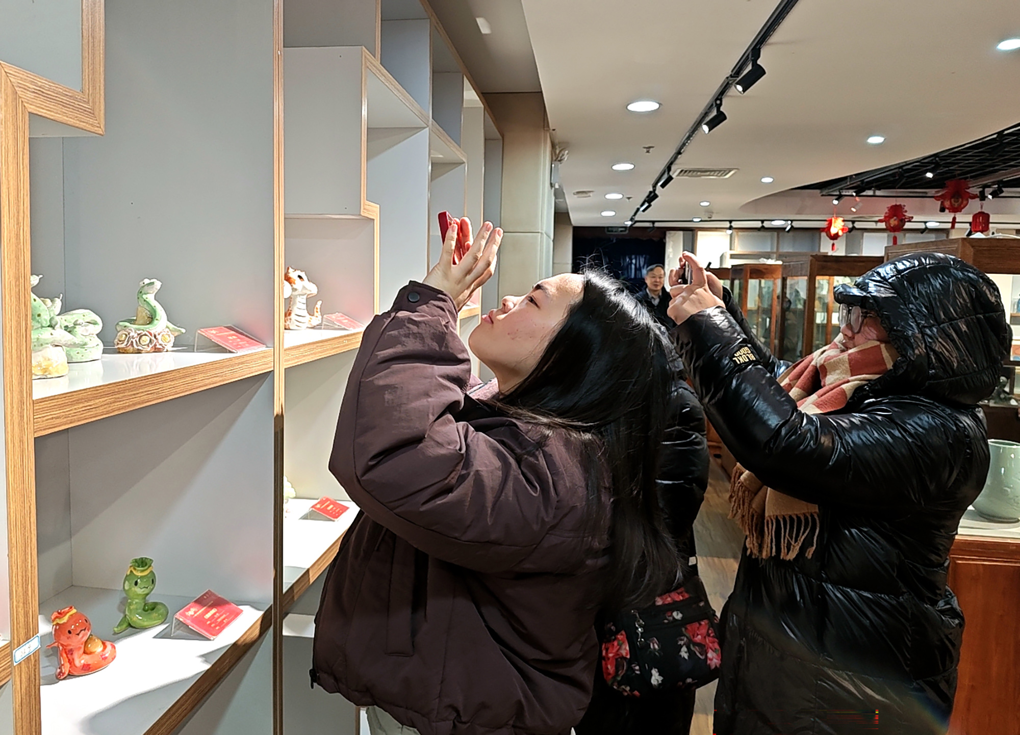 市民游客参观展览(摄影/王卓菲) (3)