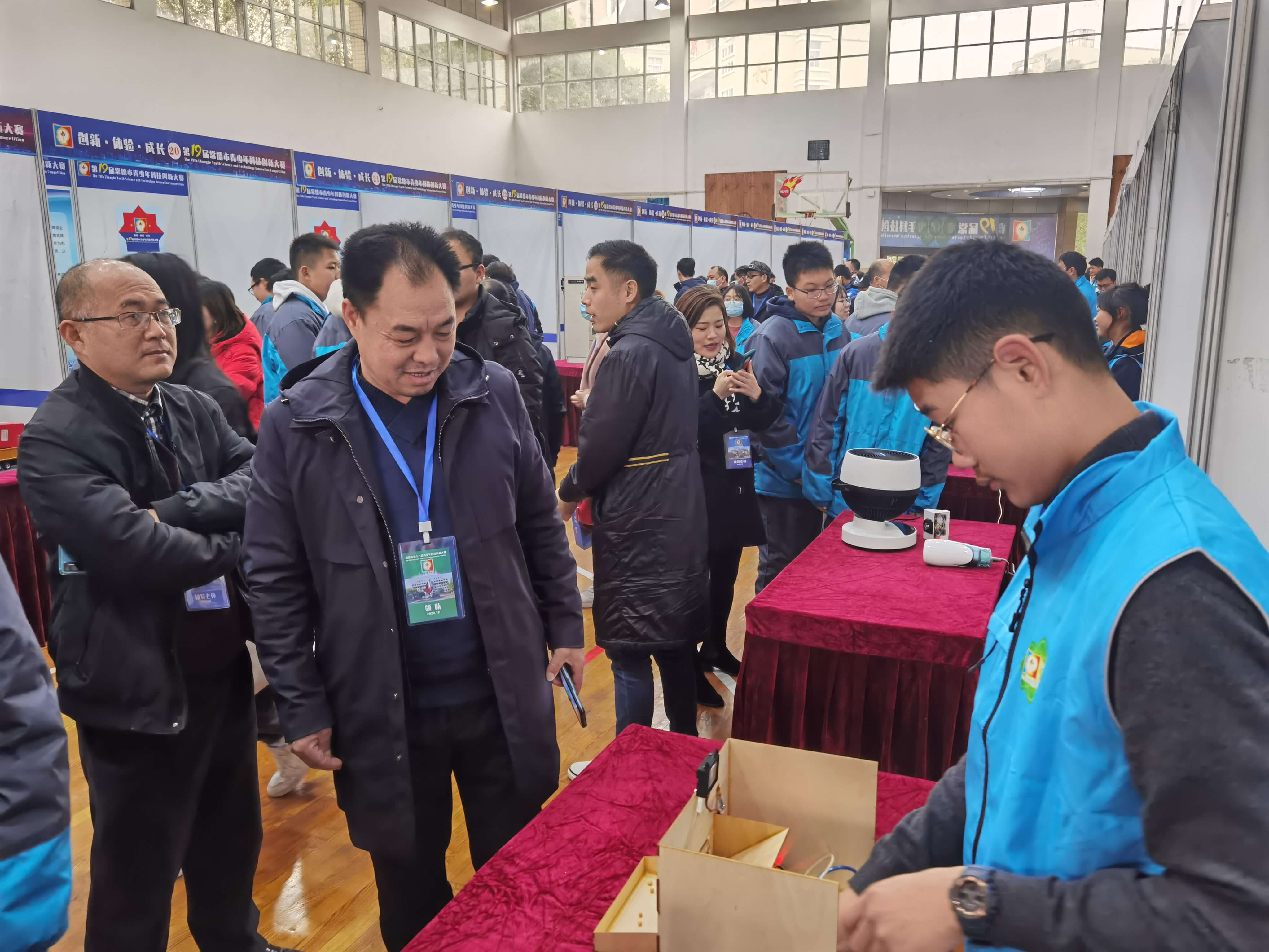 熊志铭设计制作的图像识别保护动物投喂系统