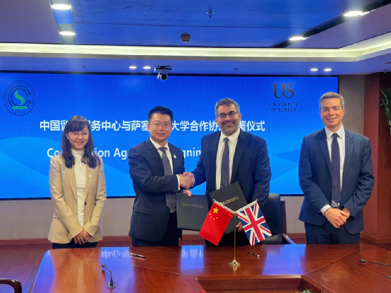 中国留学服务中心与英国萨塞克斯大学签署合作协议 中国留学服务中心与英国萨塞克斯大学签署合作协议