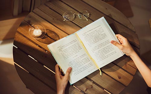 贵州成人高考学费什么时候交？