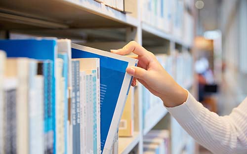 成人高考考试是如何安排的？