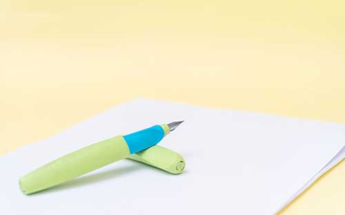 湖北成人高考学费是每年交吗？