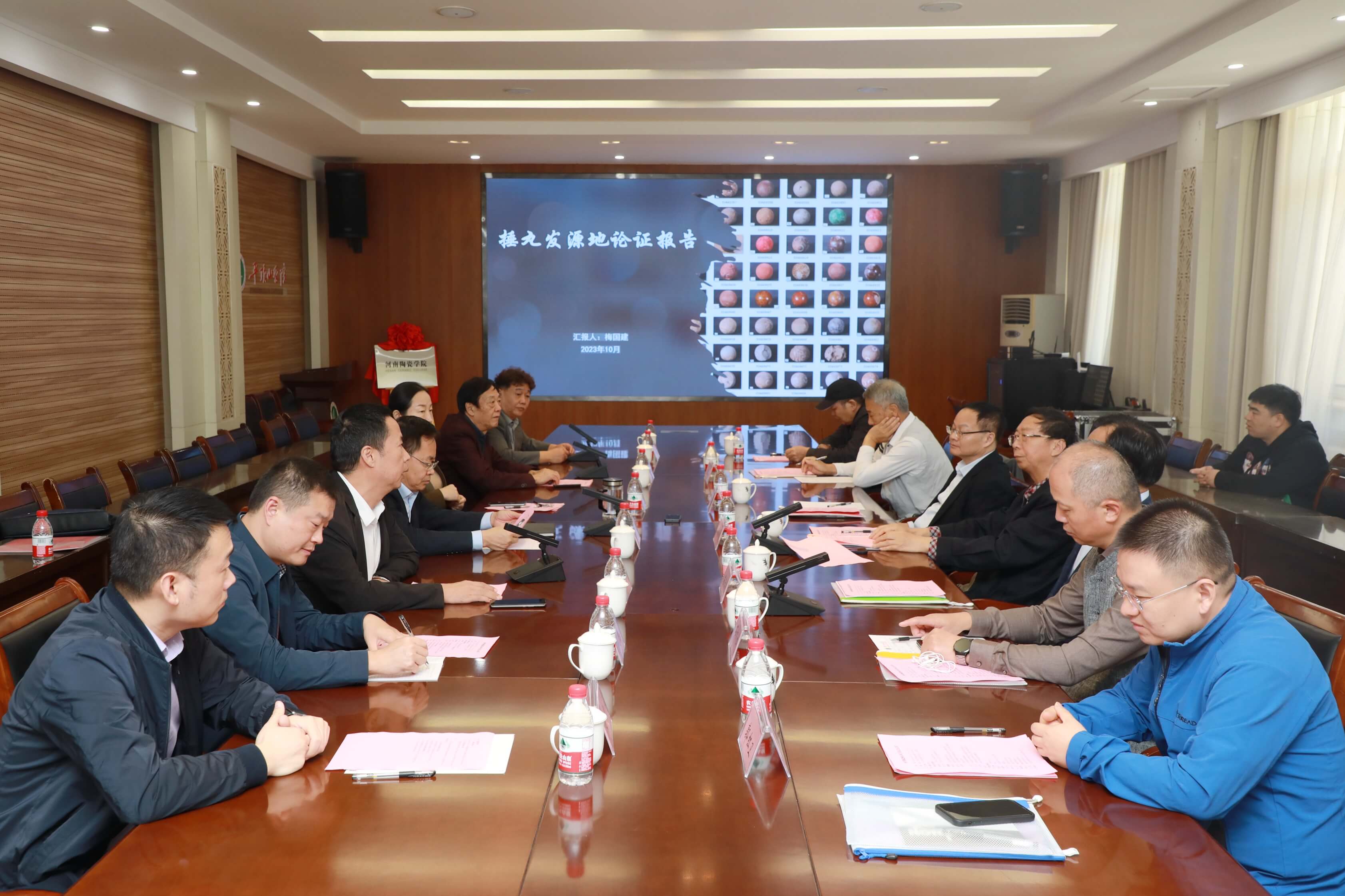 鉴定会现场(摄影陈留彪)