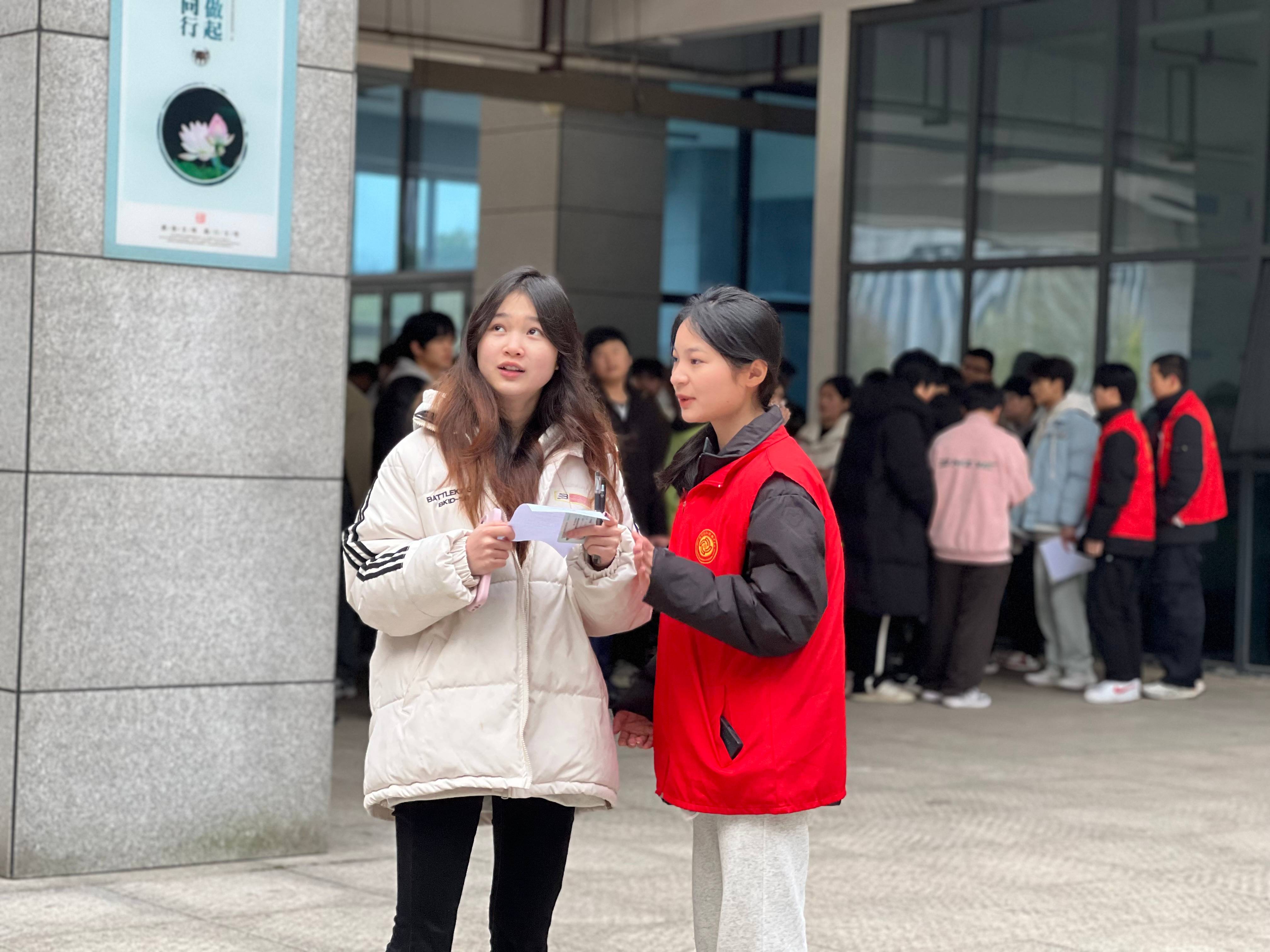 2.志愿者热心服务